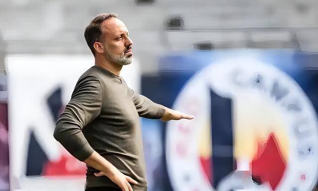 45岁的他成中超本土名帅翘楚黑马,曾在德甲效力多年,值得期待,今夏势头正猛