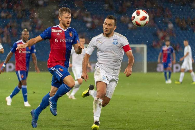 欧冠资格赛:巴塞尔强攻遇哥本哈根铁壁,谁能抢占晋级先机?