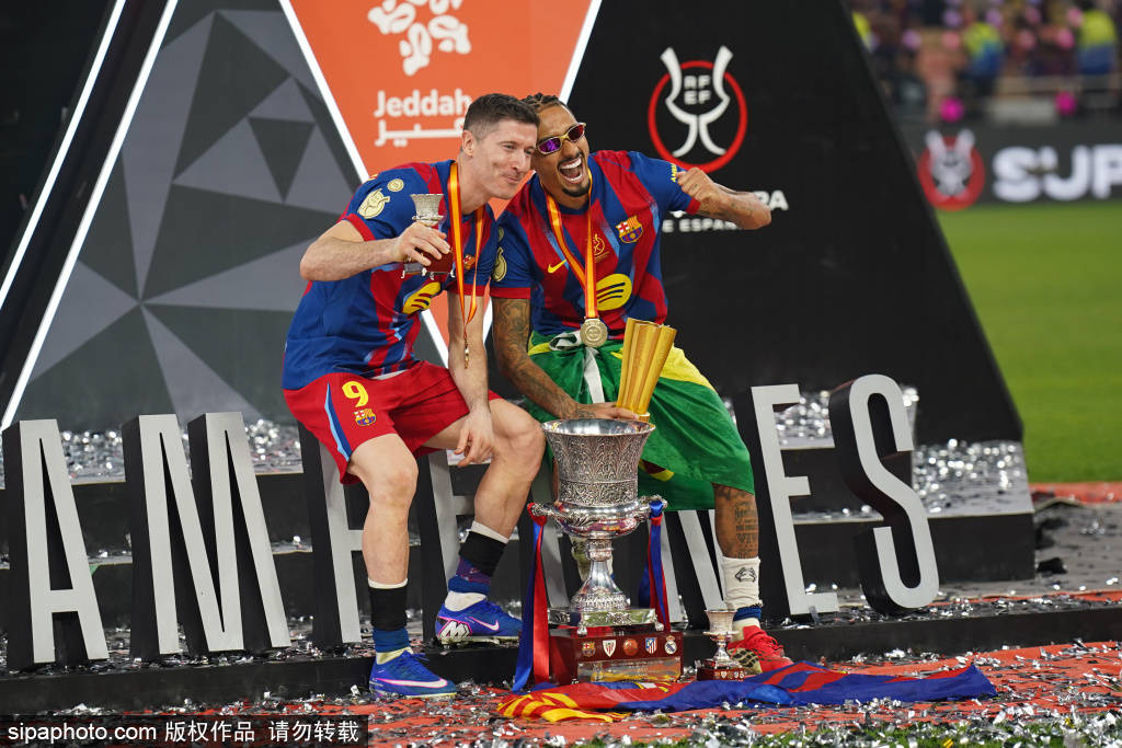 拉菲尼亚:施压抢断显霸气,挑射锁胜为欧冠蓄力