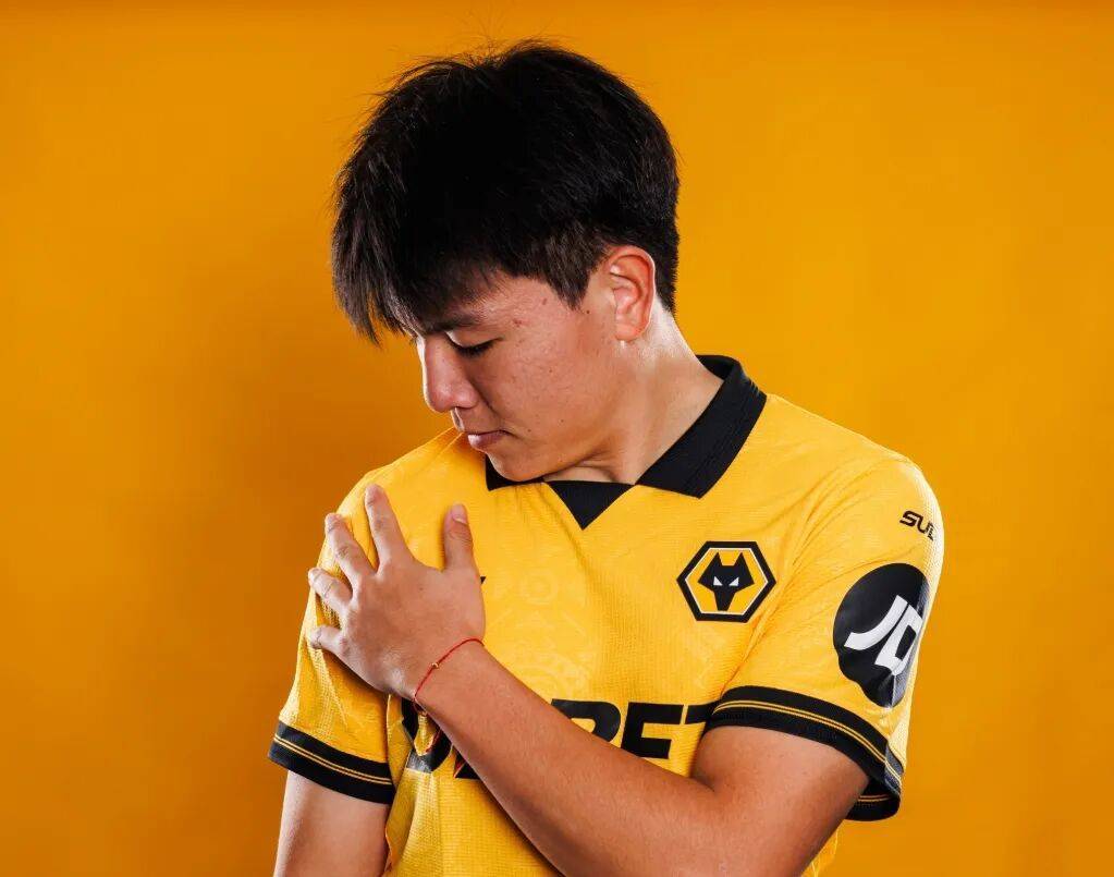 国足两新星留洋路各异:徐彬迎狼队首秀,王钰栋憾失德甲豪门邀约